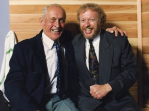 Bill Bowerman (esquerda) e Phill Knight (direita)